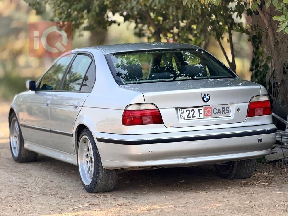 بی ئێم دەبڵیو سیریەس 5